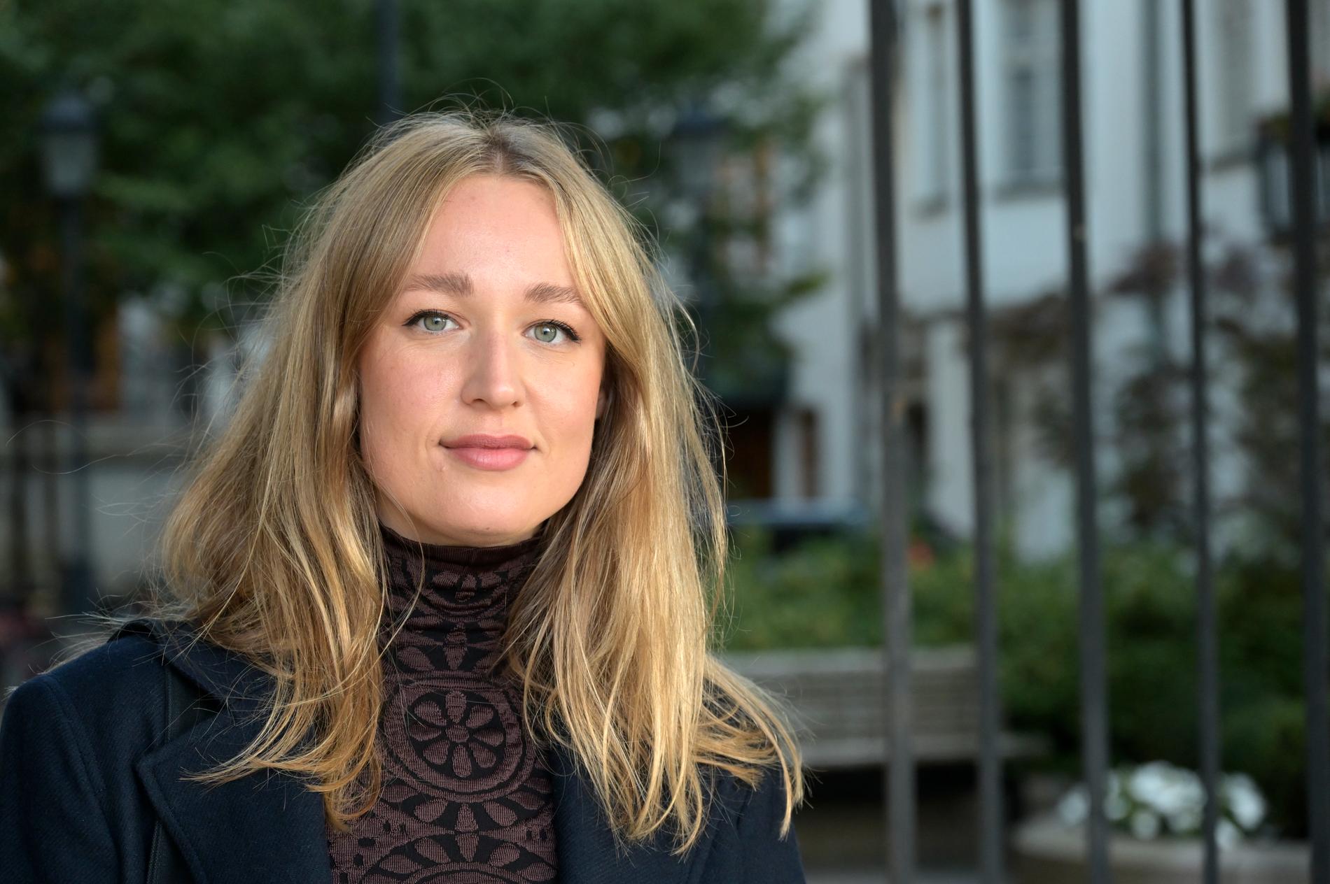 Regissören Isabel Andersson kände igen sig i Lena Nymans klassbakgrund. "Klass överlag är den intressantaste frågan att skildra", säger hon.