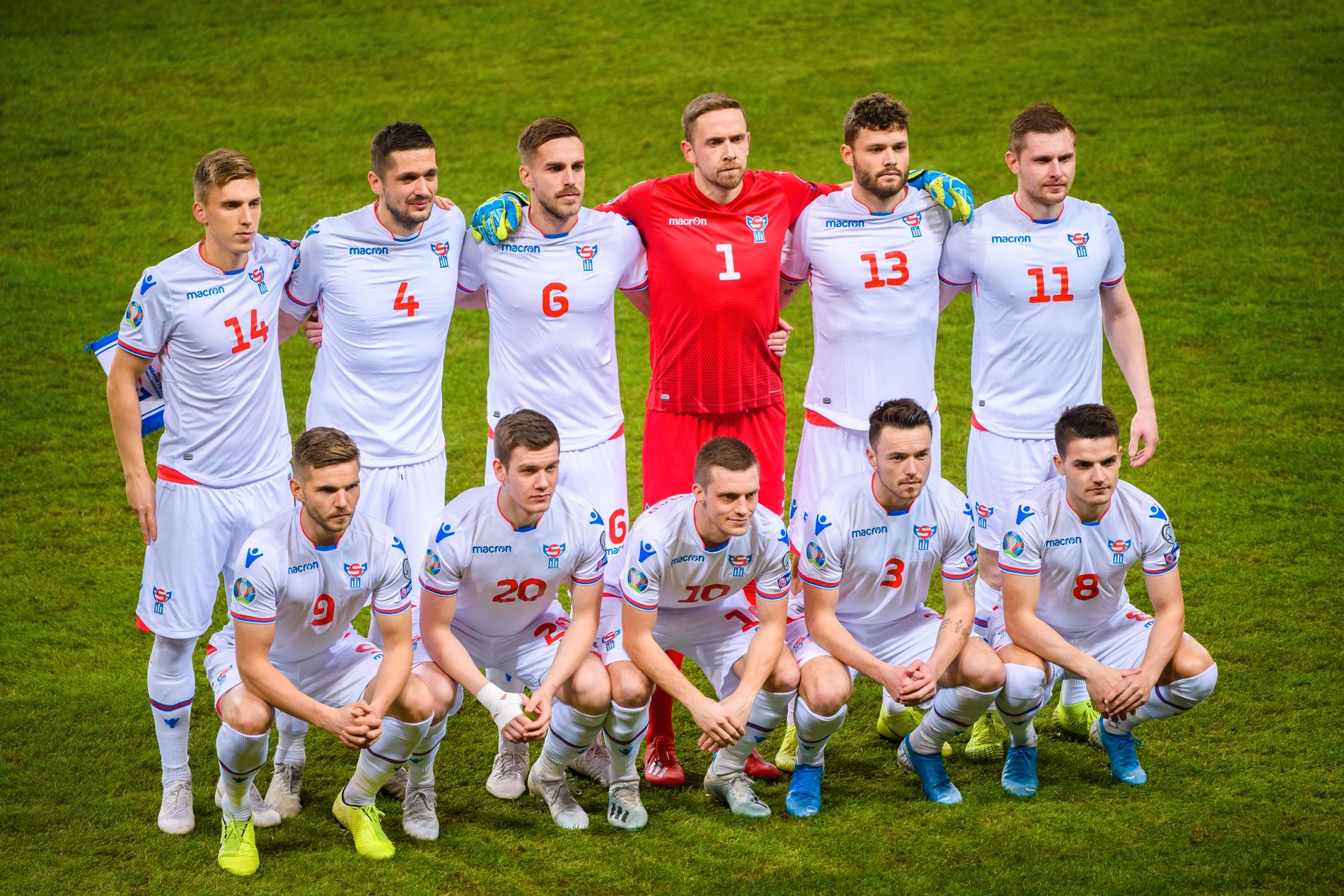 Färöarnas lag inför en kvalmatch mot Sverige 2019