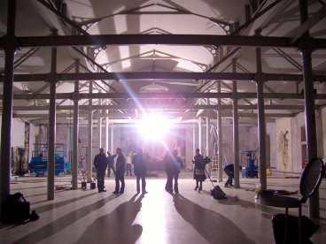 Mike & Doug Starns installation "Gravity of light" finns på Färgfabriken.
