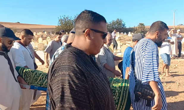 Småbarnspappan Bilal Kissis under begravningen i Saïdia.