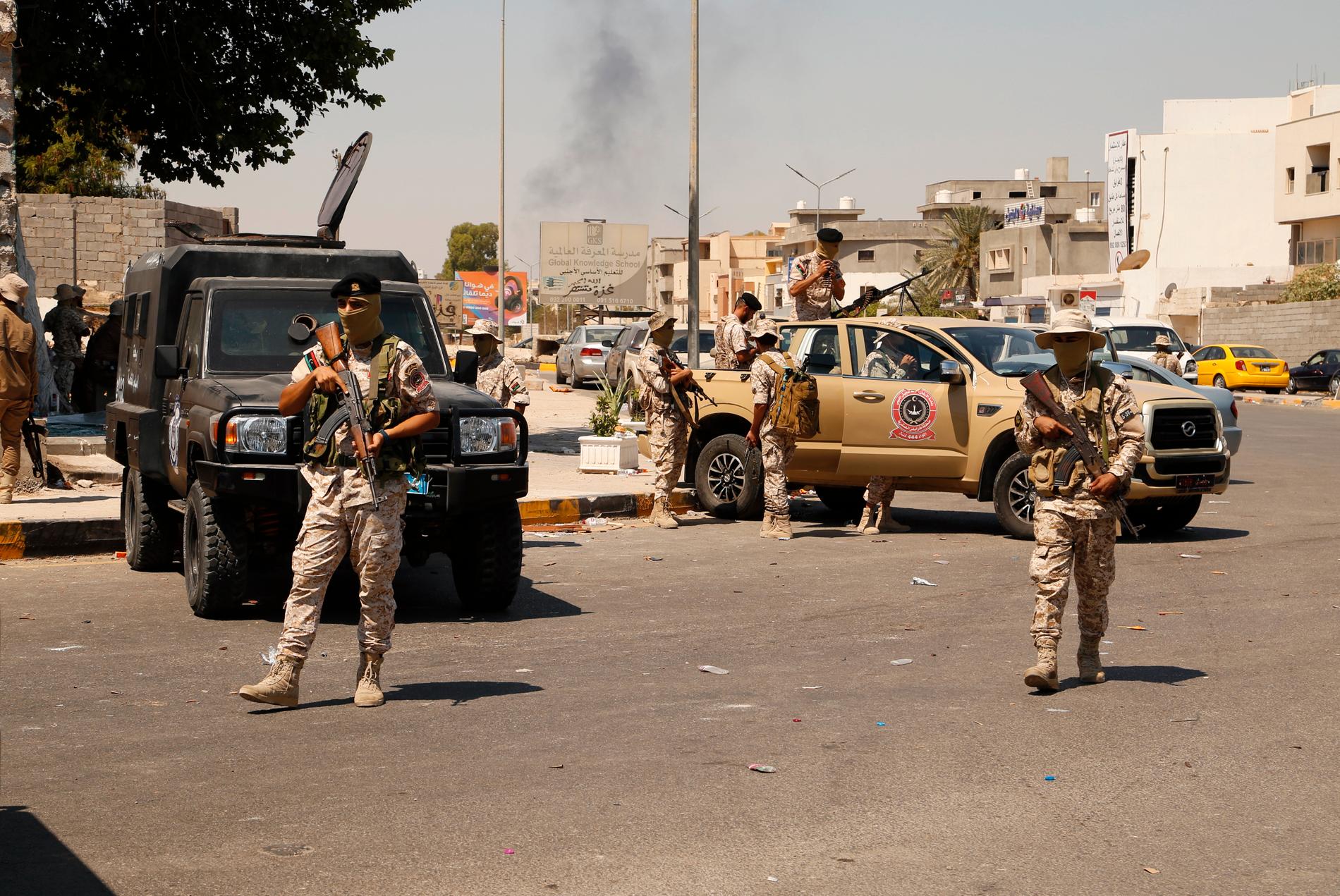 Militären patrullerar Libyens huvudstad Tripoli sedan strider brutit ut mellan milisgrupper i juli. Arkivbild.