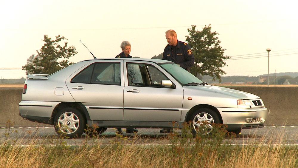 Polisen undersöker bilen som utsattes för skottlossning i höstas