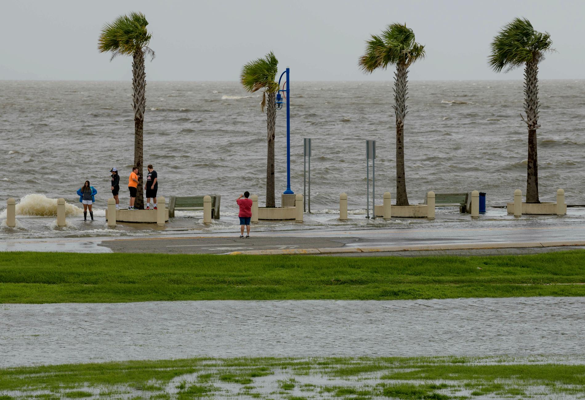Invånarna i Louisiana spanar efter ovädret Barry.