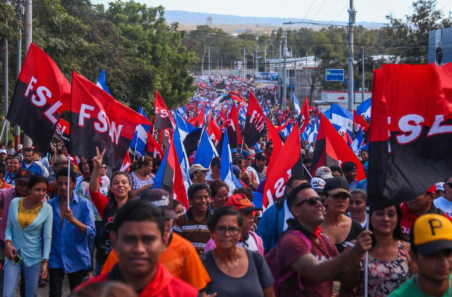 Anhängare till Nicaraguas president Daniel Ortega i manifestationen "Kärlek i covid-19:s tid" i huvudstaden Managua i lördags, den 14 mars.