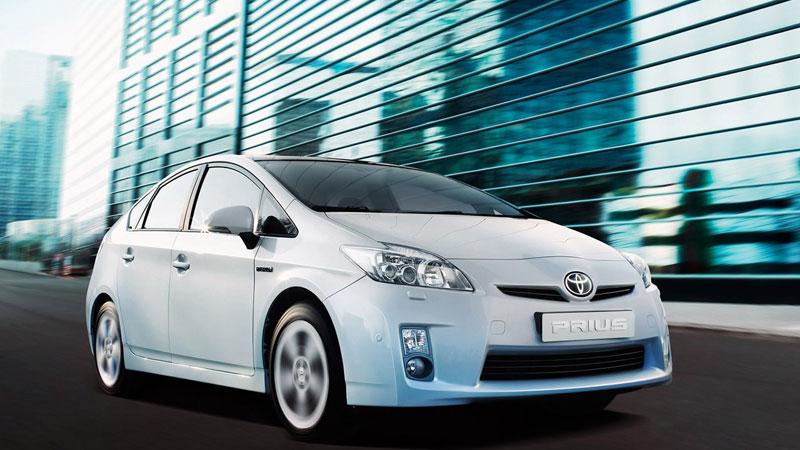 Hybrider som Toyota Prius spås bli den nya favoriten bland leasingbilskunder enligt en brittisk undersökning.