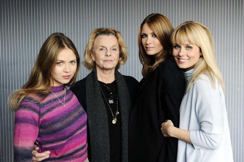 Ville hitta rätta känslan Skådespelarna Alexandra Dahlström, Marie Göranzon, Carolina Gynning och Helena af Sandeberg började förbereda sig inför inspelningarna av ”Blondie” ett år i förväg för att hitta den rätta familjekänslan.