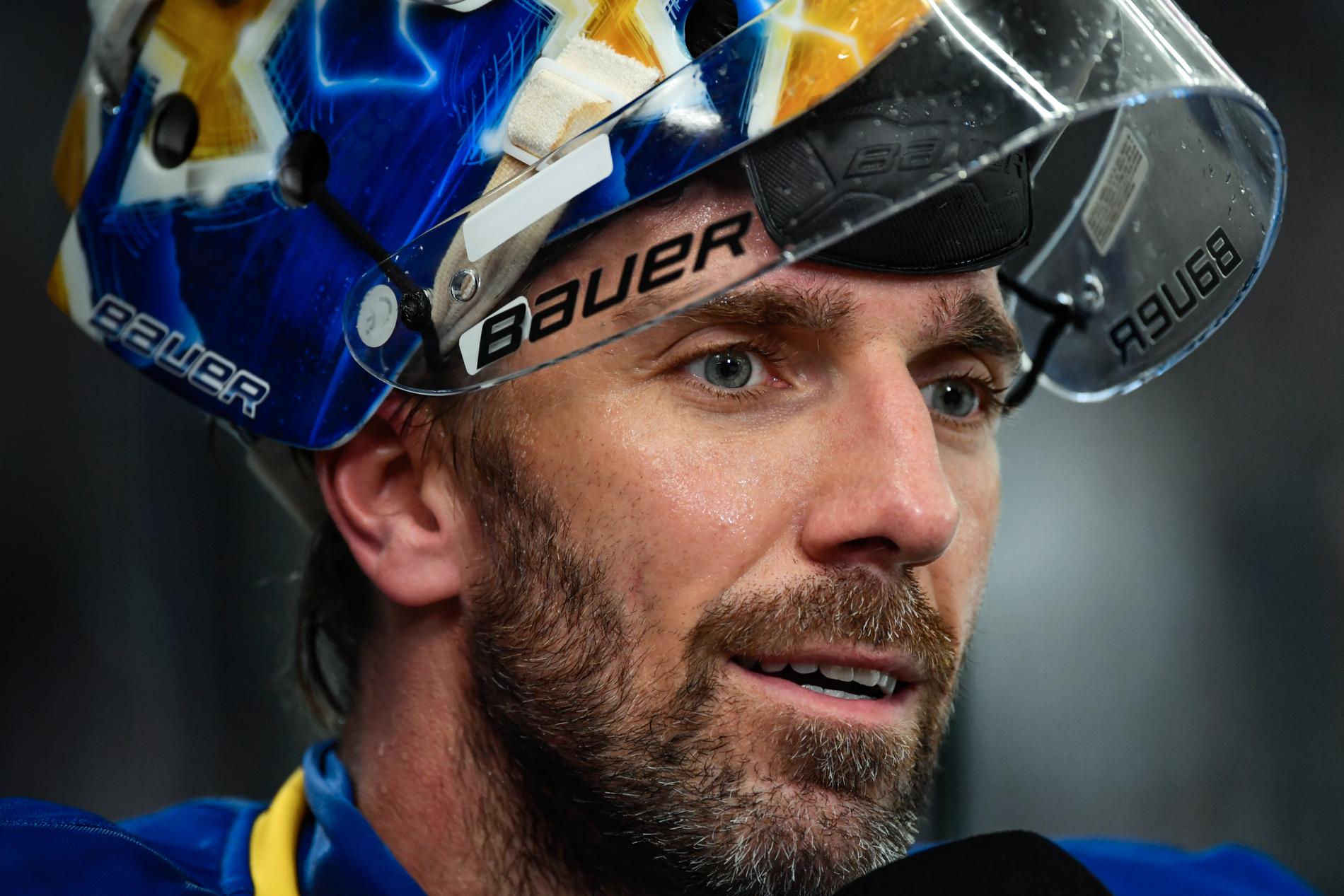 Henrik Lundqvist är hemma i Sverige sedan NHL-säsongen satts på paus. Arkivbild.