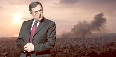 Kriget lever För Libanons premiärminister Fuad Siniora är förra sommarens krig fortfarande en realitet. Han ber om pengar till återuppbyggnaden på givarkonferenser. (MONTAGE: Bilden är manipulerad)