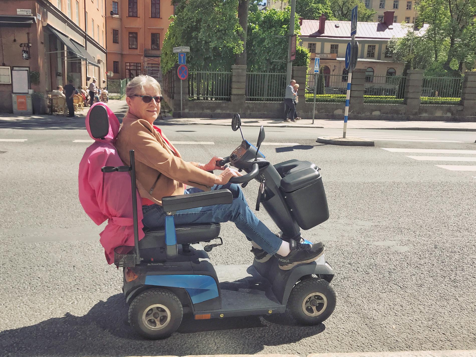Hélène Gladsaxe, 75, ska åka elmoped till Sollefteå.