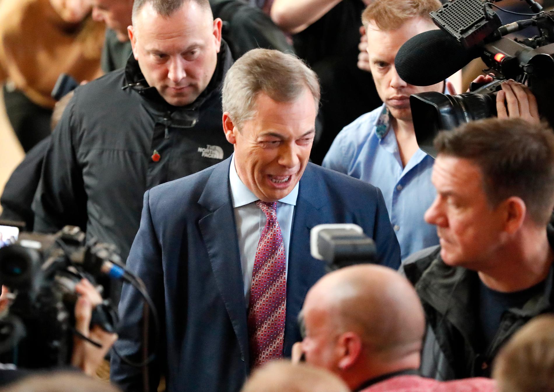 Nigel Farage meddelade under måndagen att hans parti inte kommer att utmana det Konservativa partiet i nyvalet om en månad.