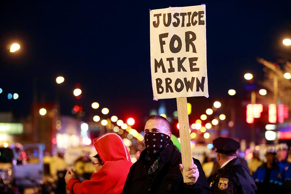 Demonstrationer pågick över hela världen efter beskedet att polisen som sköt ihjäl Michael Brown, 18, inte skulle ställas inför rätta.