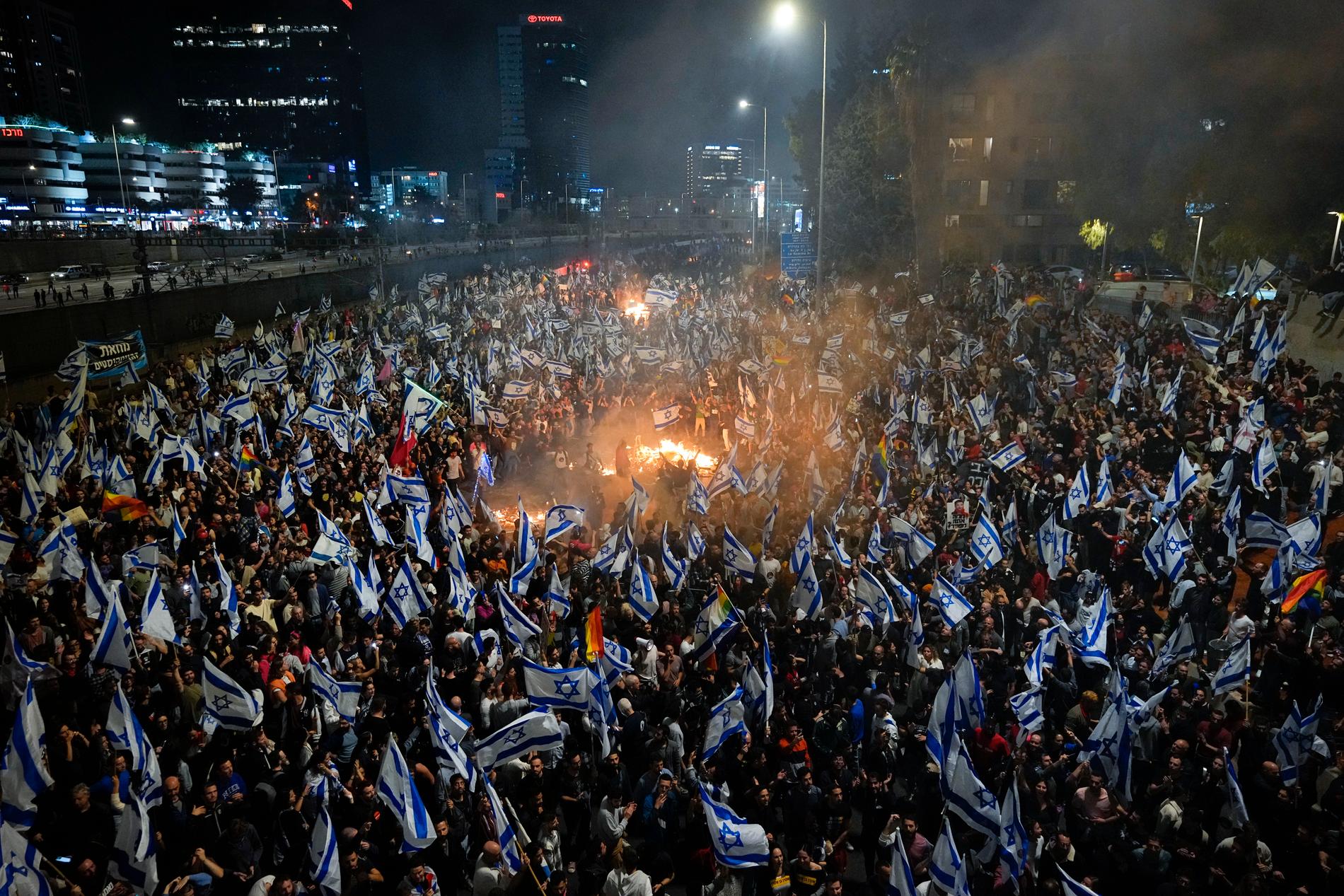 Hundratusentals demonstranter har protesterat på Tel Avivs gator de senaste veckorna. 