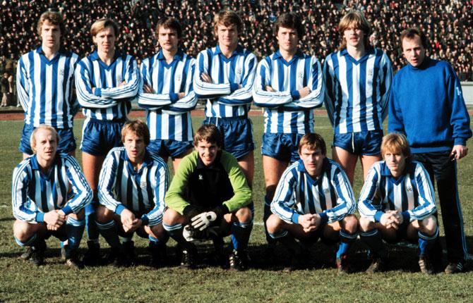 Här ett lagfoto från 1982 med storheter som Glenn Strömberg, Torbjörn Nilsson, Glenn Hysen och Dan Corneliusson. Svennis ser ni stående längst till höger.