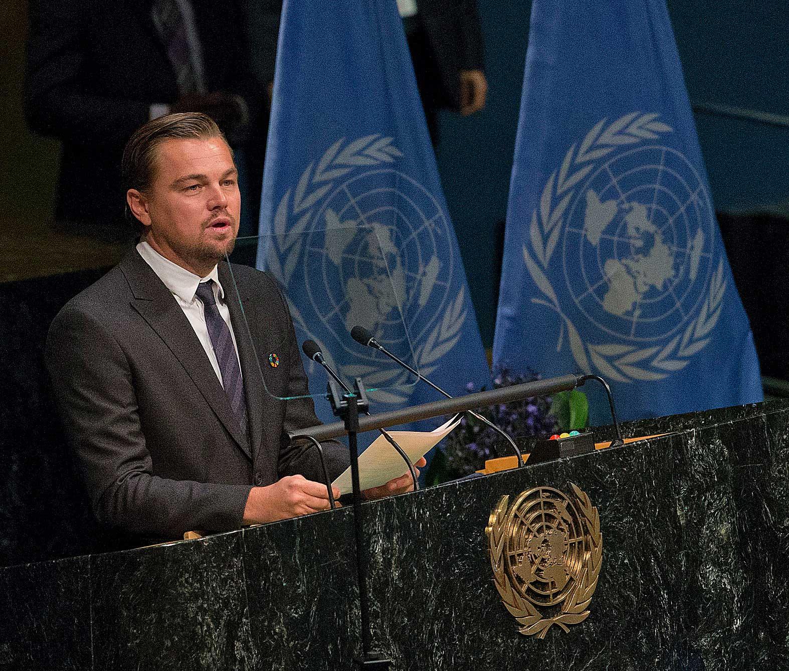 HÅLLER TAL I FN-SKRAPAN Leonardo DiCaprio har länge varit noga med att hålla en hög profil i miljöfrågor. Här talar han i FN-högkvarteret tidigare i år med anledning av klimatavtalet i Paris.