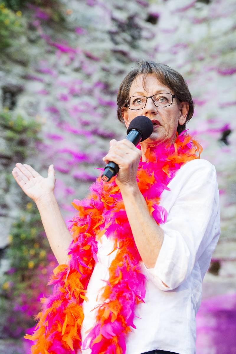 antirasistisk fest Gudrun Schymans parti Feministiskt initiativ har fortfarande vind i seglen. I tisdags höll hon tal i Sankta Karins ruin på en antirasistisk fest samtidigt som Jimmie Åkesson talade på Almedalen.