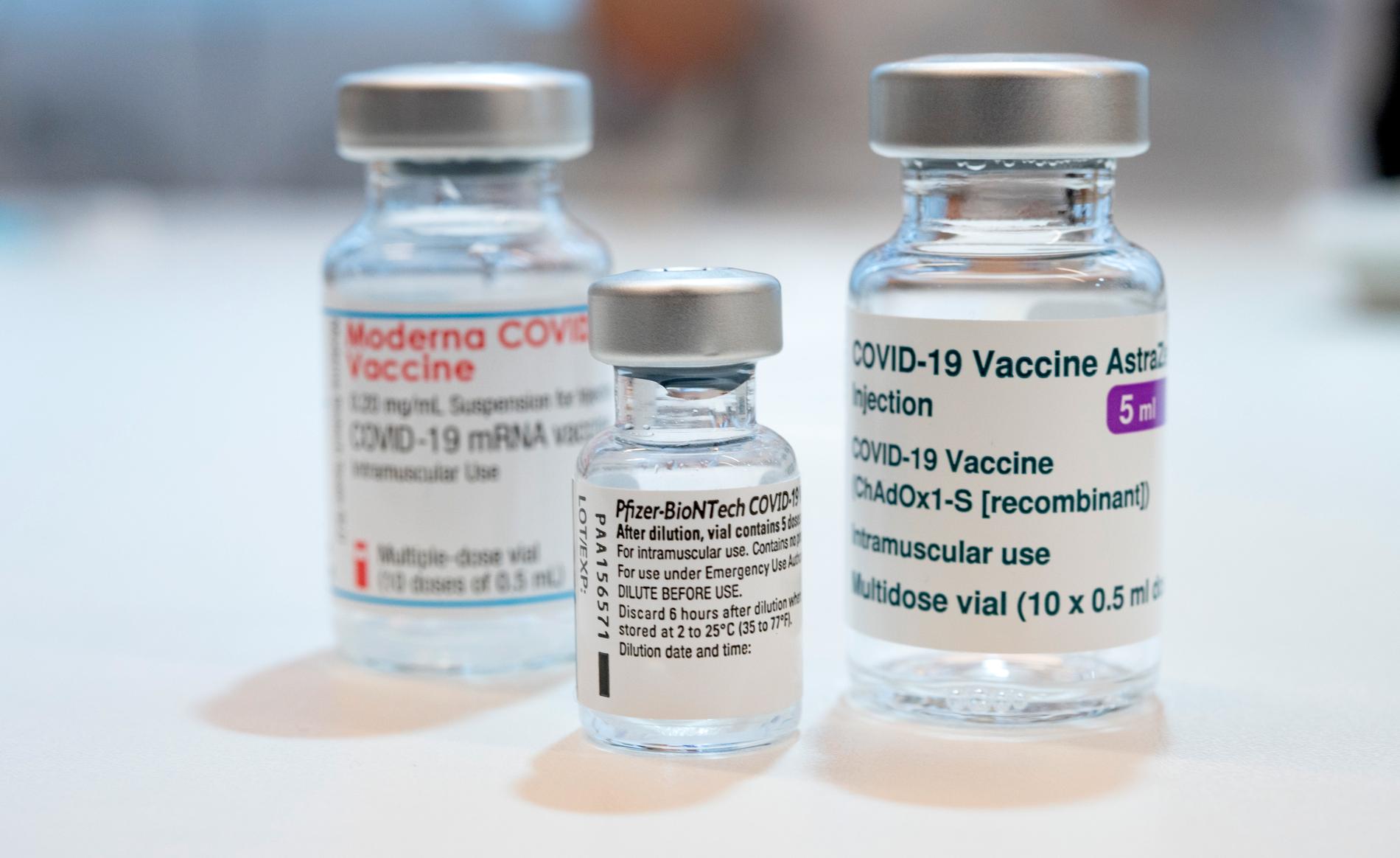 Hittills finns det tre godkända covidvaccin som används i Sverige. Det är vaccin från Moderna, Pfizer/Biontech och Astra Zeneca.