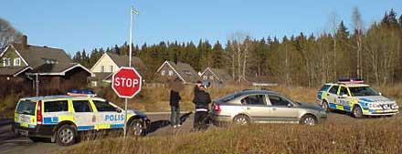 stor polisinsats Polisen ska ha avfyrat skott mot en beväpnad man på Alnö.