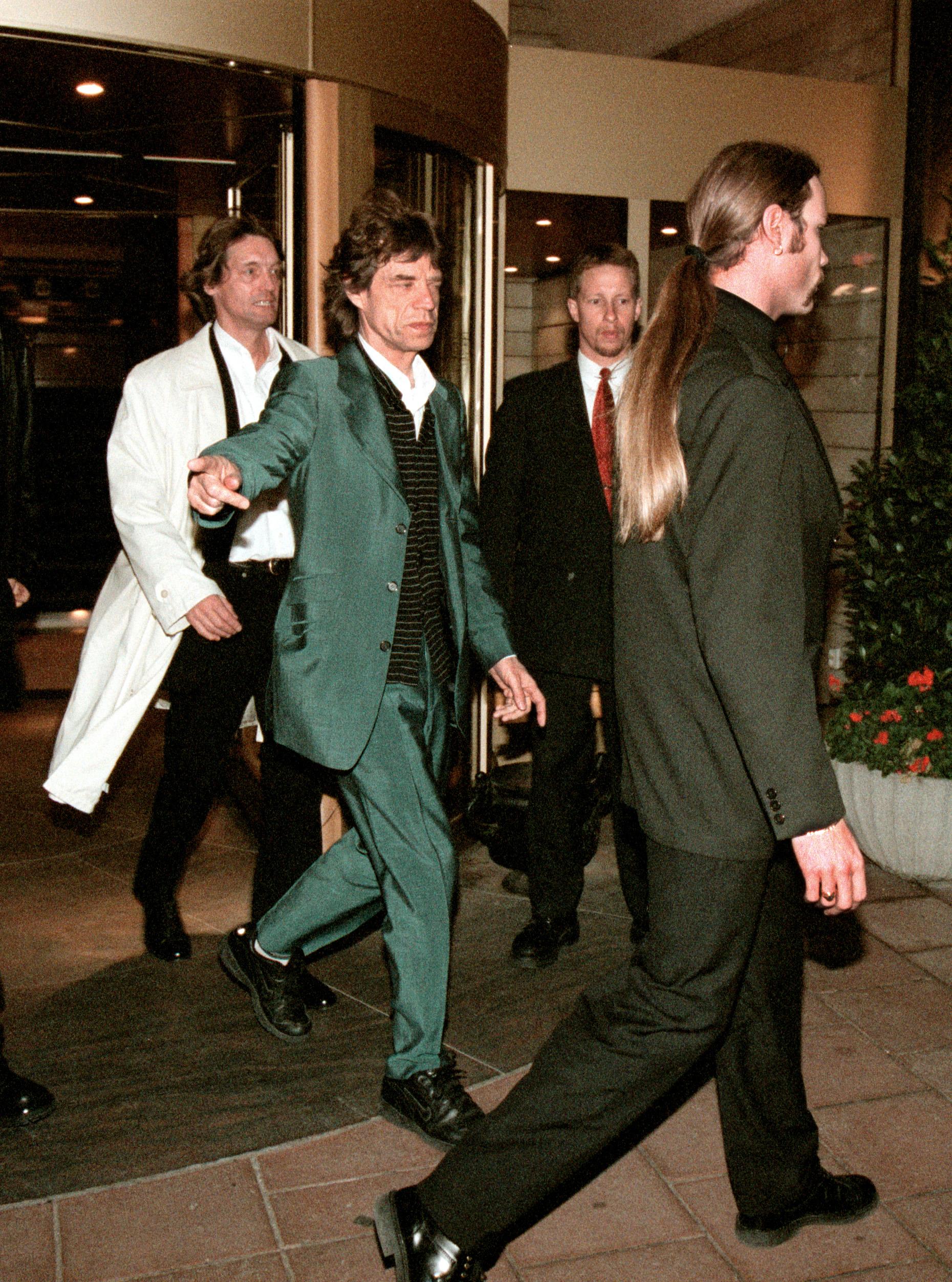 Johannes Brost och Mick Jagger hade varit vänner sedan 60-talet. Här lämnar de Grand Hotel ihop år 1998.