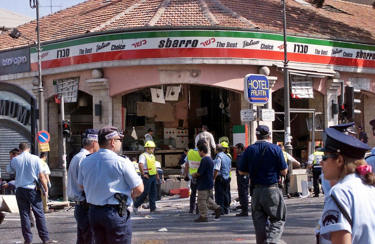 BILDEN AV TERROR 18 människor dödades och över 80 personer skadades i en självmordsattack i Jerusalem 2001.