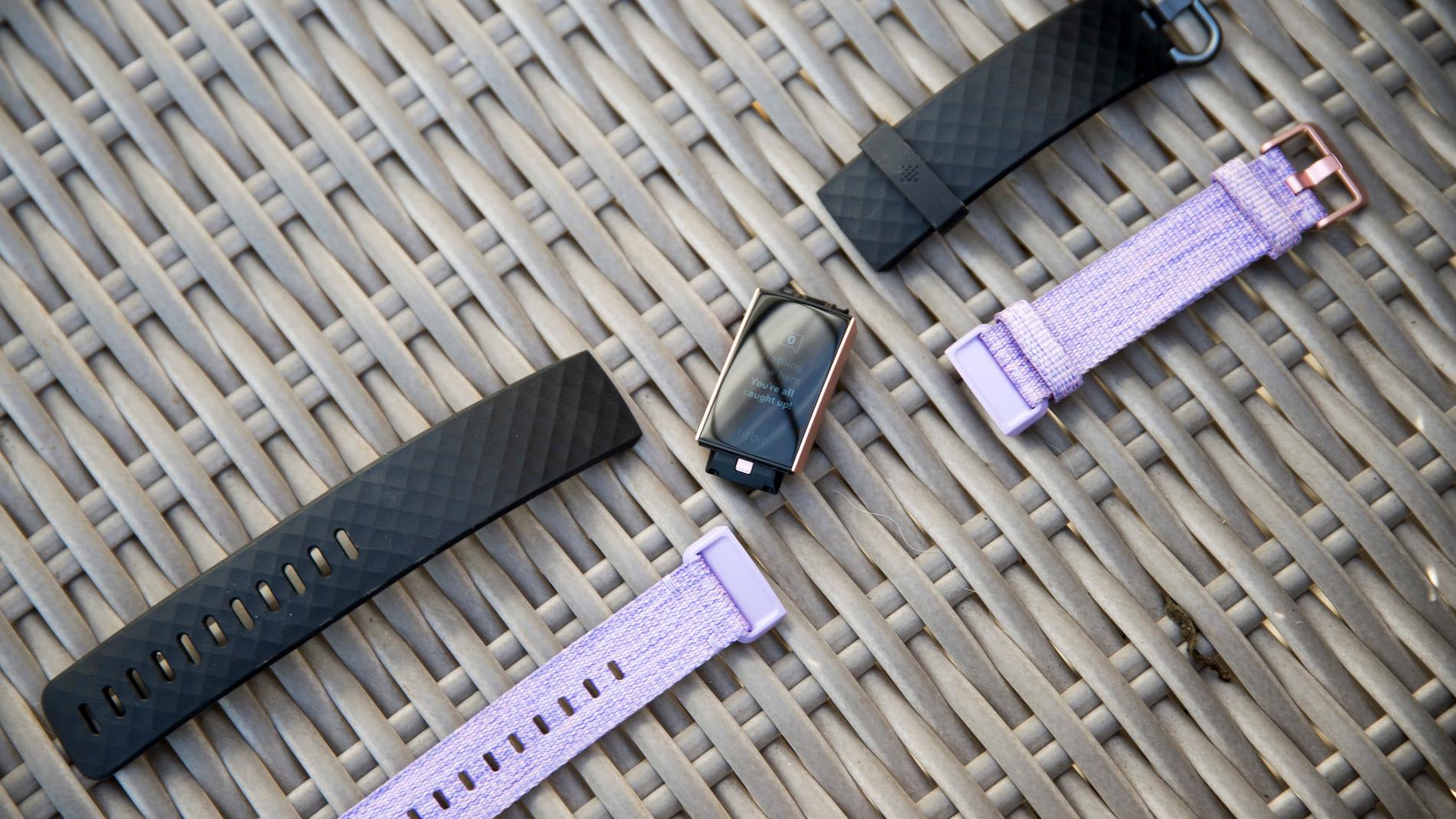Armbanden till Fitbit Charge 3 är enkla att byta ut för en personlig touch.