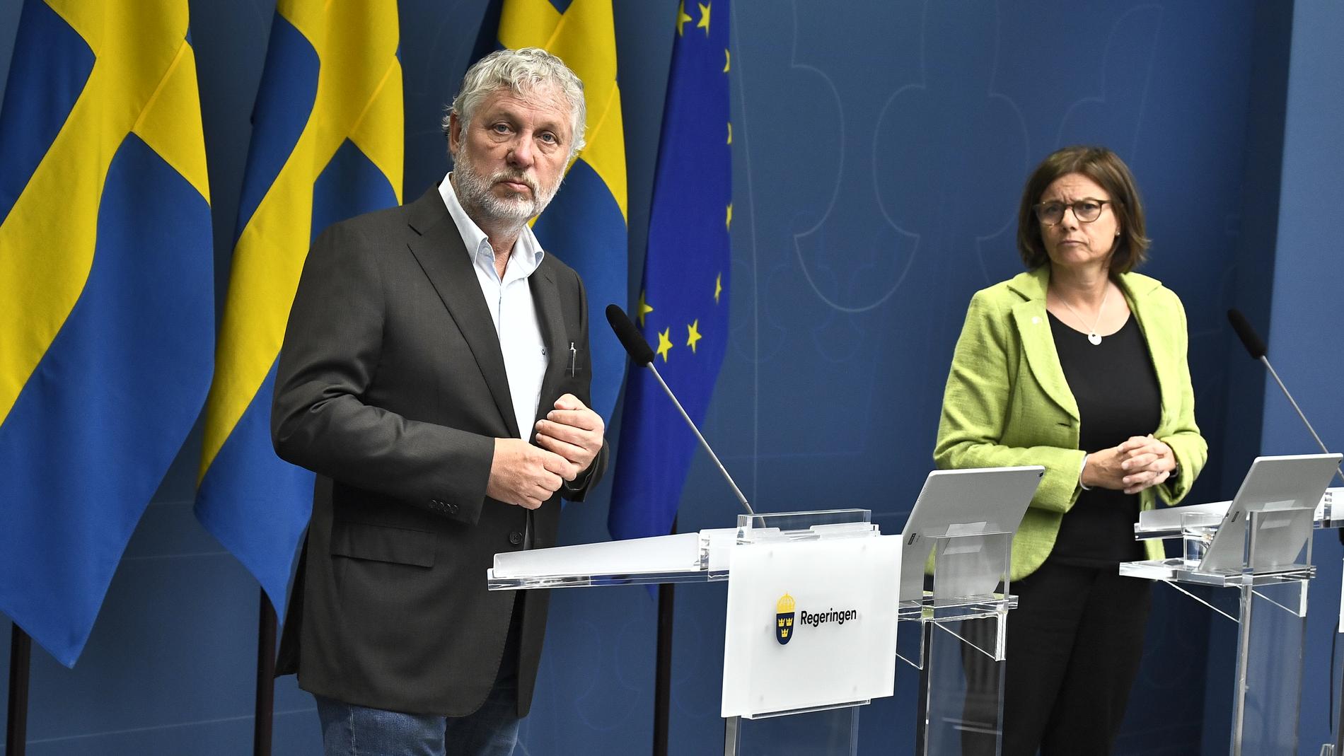 Biståndsminister Peter Eriksson (MP) och vice statsminister Isabella Lövin (MP) flyttar om 380 miljoner av biståndet till förmån för flera FN-organ.