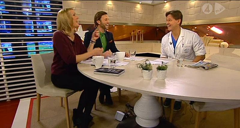 Överläkaren Mikael Sandströms tips till Nyhetsmorgons tittare var att inte klämma finnar på näsan.