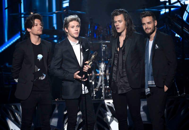 Prisade Louis Tomlinson, Niall Horan, Harry Styles och Liam Payne tar emot priset för Bästa grupp på amerikanska Billboard Music Awards i maj.