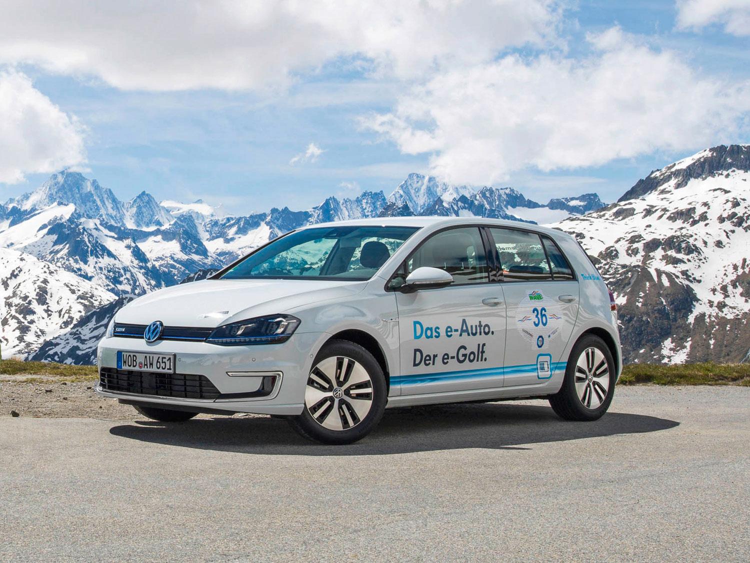 e-Golf – de som vill köra helt utsläppsfritt kan välja eldrift.