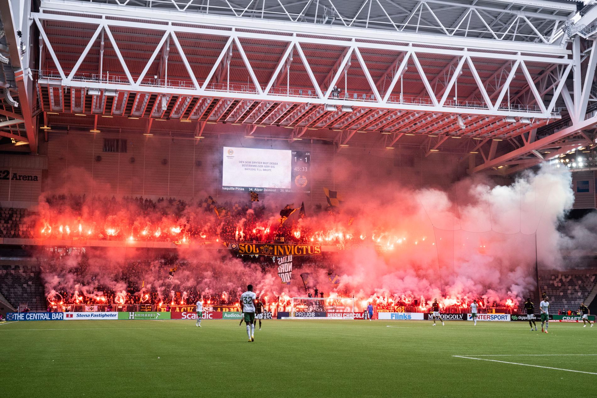 AIK-fans under derbyt mot Hammarby