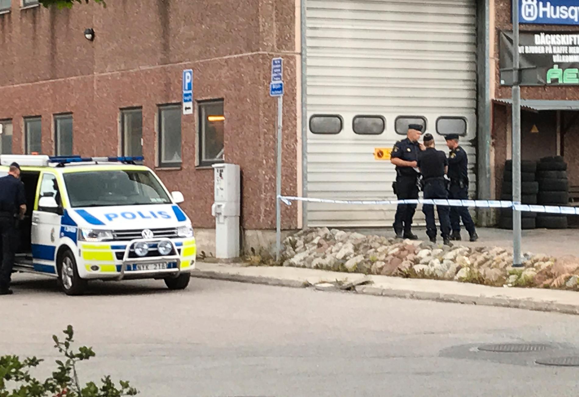 En person har skjutits i Upplands Väsby.