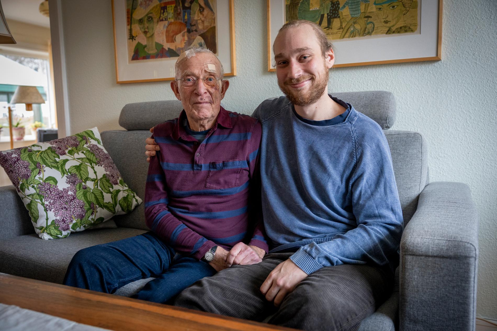 Bo Larsson, 87, och hans barnbarn Gustav Sjögren, 28. 