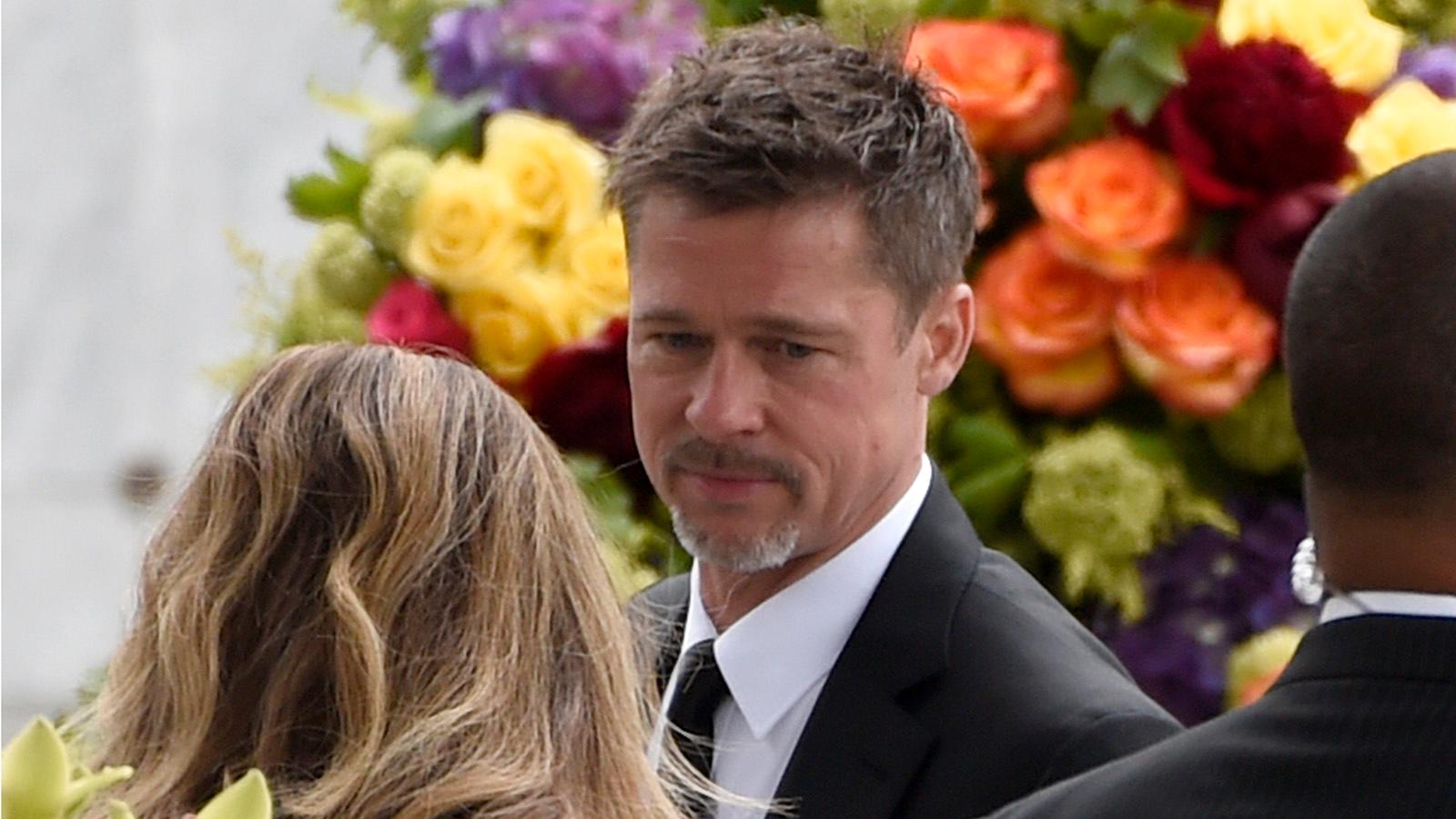 Brad Pitt på Chris Cornells begravning.