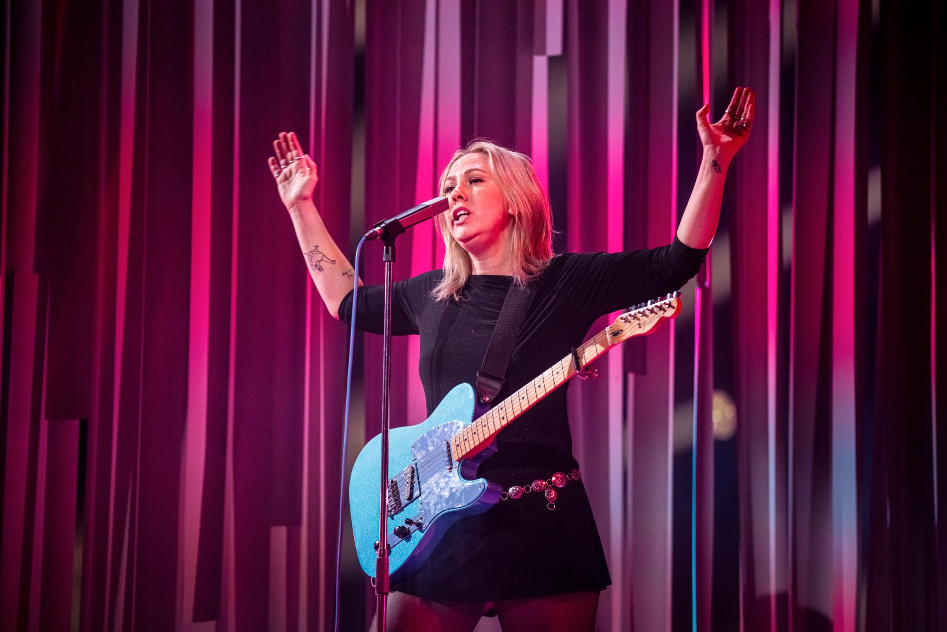 Clara Klingenström i Melodifestivalen 2024.