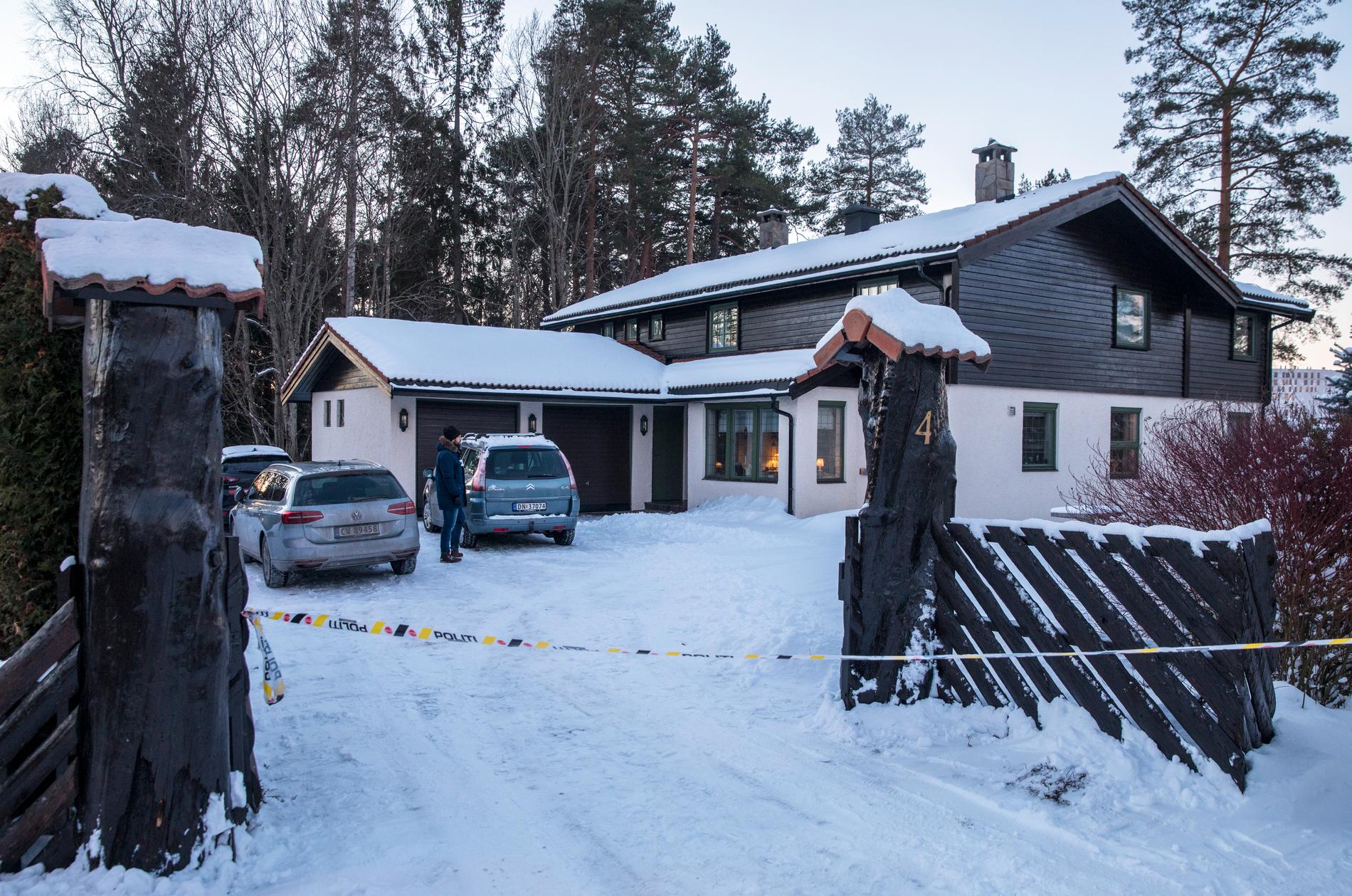 Polisavspärrning vid familjen Falkevik Hagens bostad i Fjellhamar.