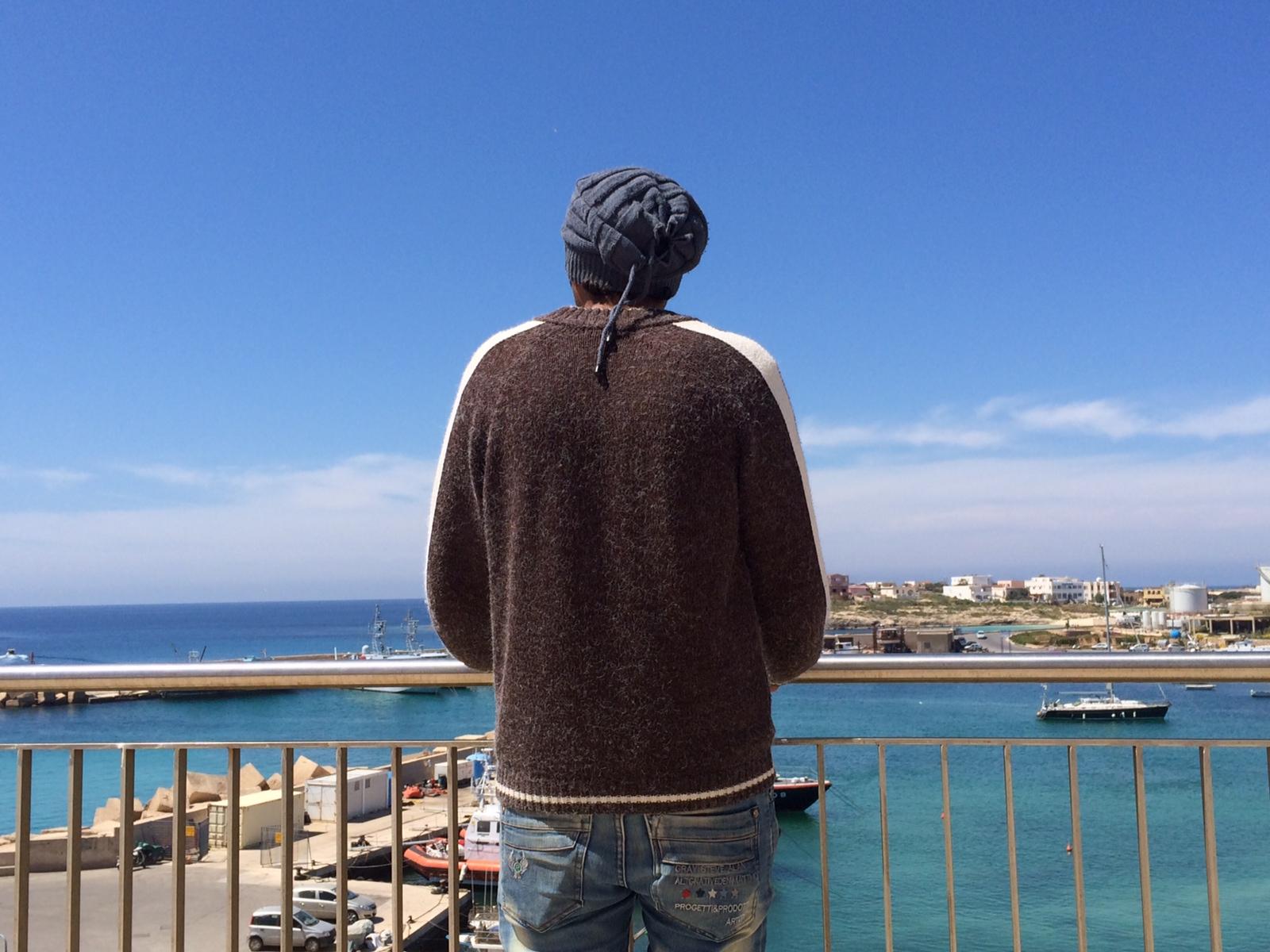 Omar, 25, är en av de som flytt över Medelhavet.