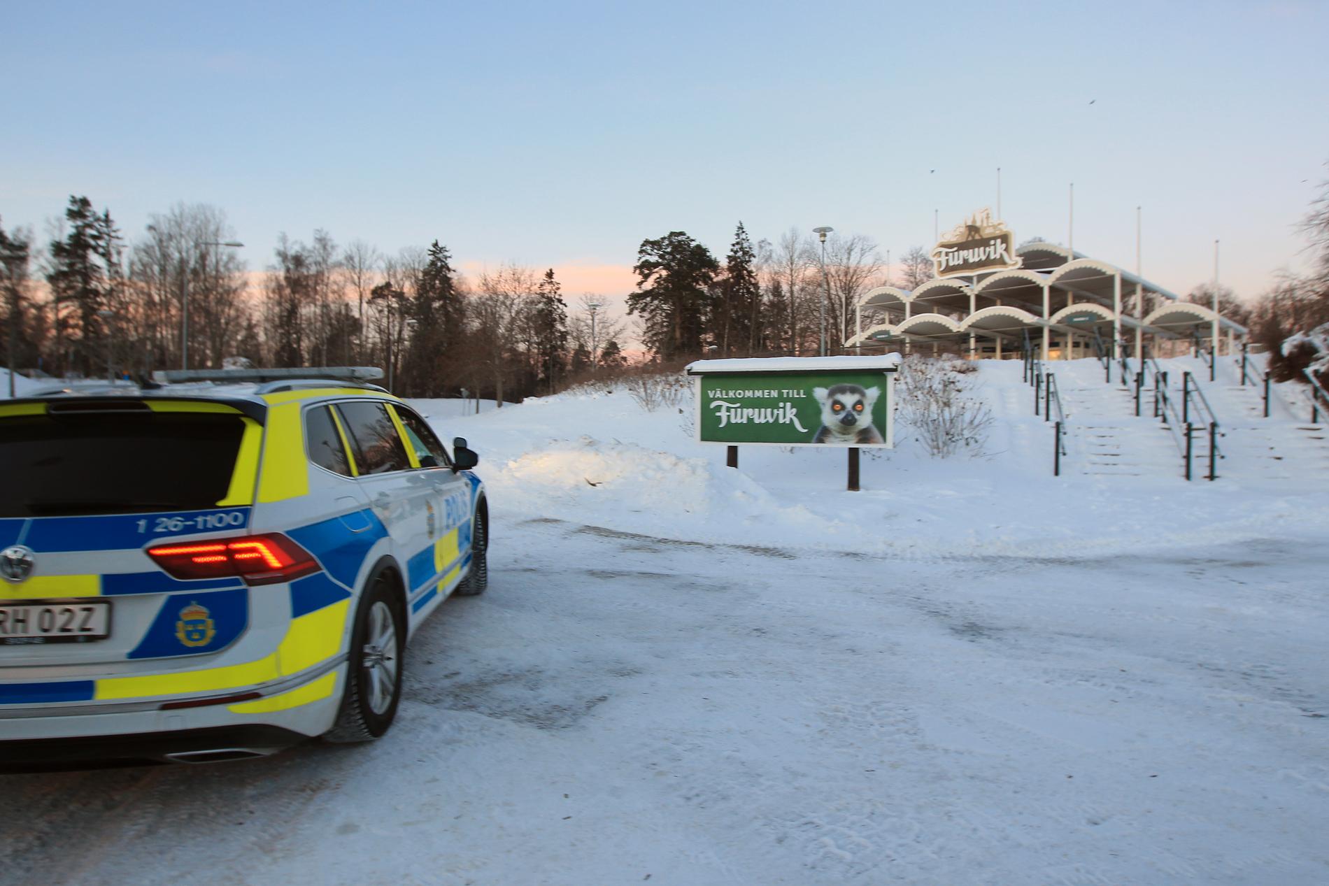 Polis på plats vid Furuviksparken under gårdagen.