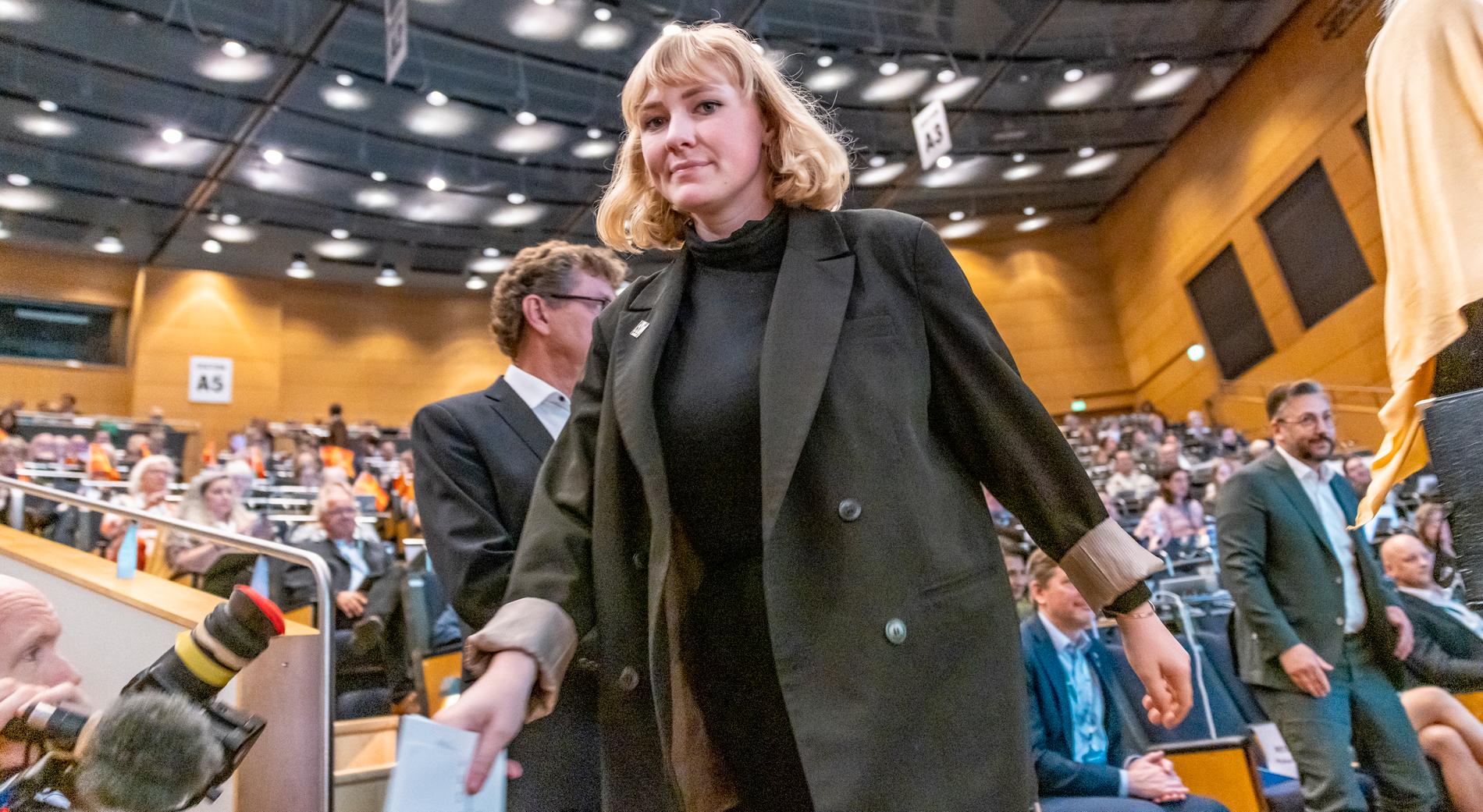 Caroline von Seth vid partistämman i Örebro. Förbundsordföranden för Centerpartiets Ungdomsförbund är en av de som är skeptisk till Demiroks utspel. 