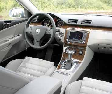 Audi-känsla i detaljerna, utmärkt automatlåda och skönt att VW inte fallit för joysticken.
