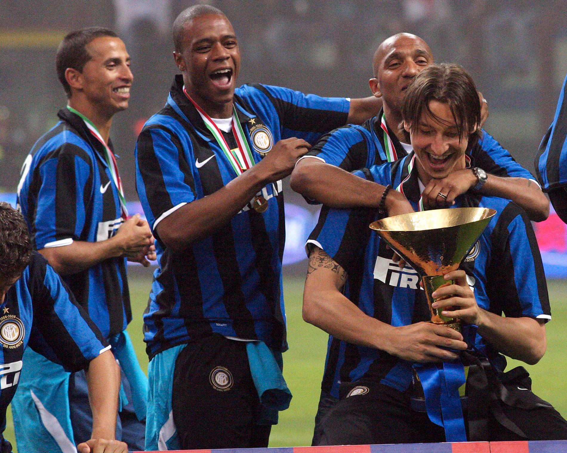 Balotelli och Zlatan firar ligatiteln 2008. 