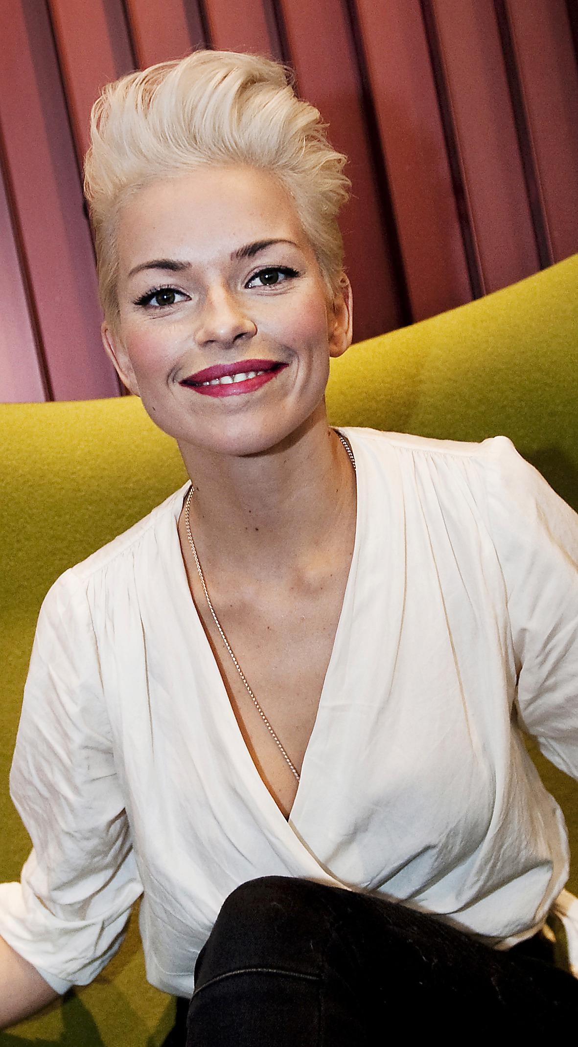 glad debutant Petra ”September” Marklund gör debut i ”Allsång på Skansen” i sommar. ”Det som är bra med allsången är att den sträcker sig till alla åldrar”, säger hon.