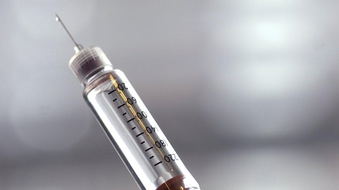 I en lägenhet hittades två tomma insulinpennor med snabbverkande insulin som inte fanns antecknad i personalens signeringslista. Arkivbild.