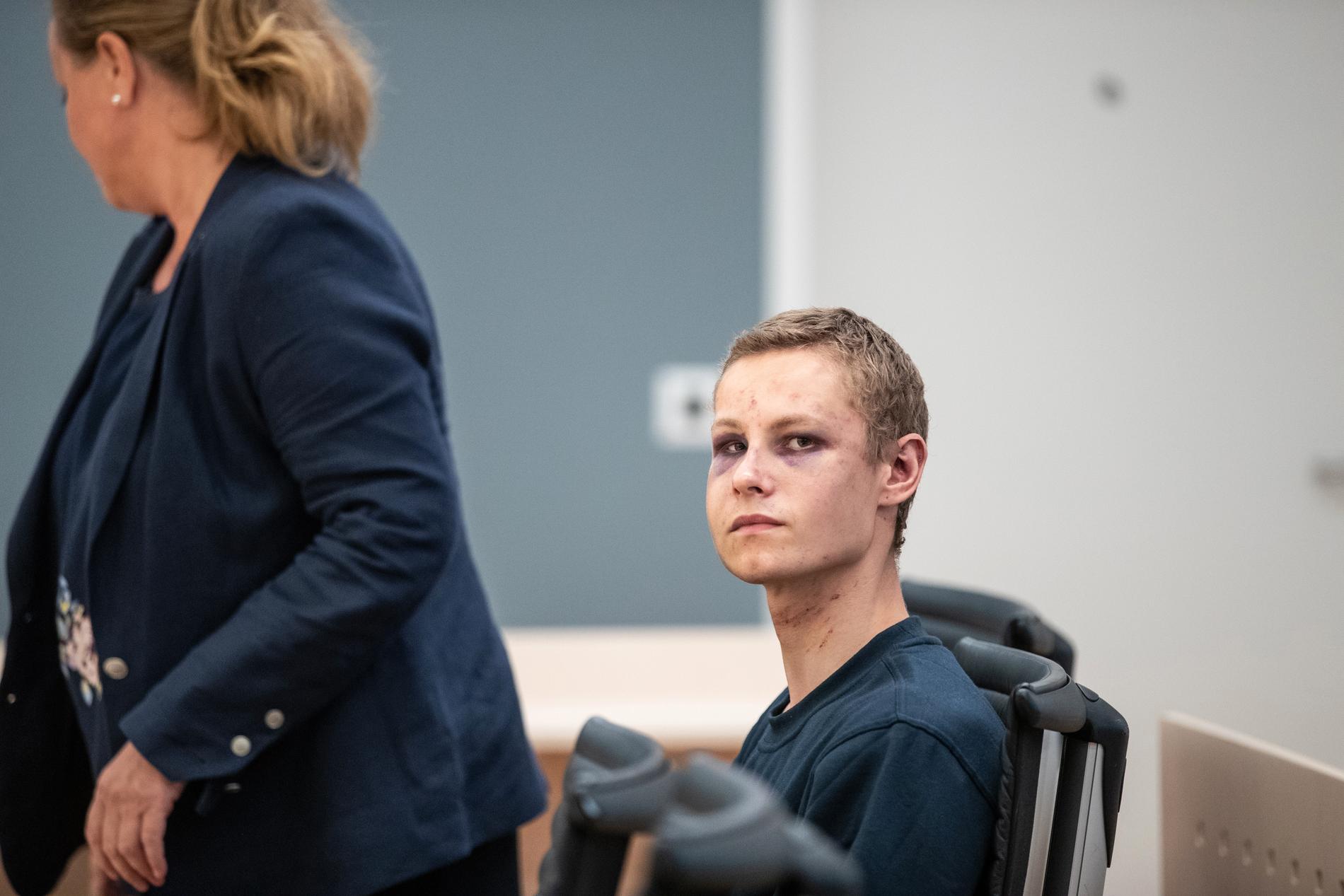 Philip Manshaus, 21, misstänks för att ha mördat sin lillasyster innan han gick till attack mot moskén i norska Bærum.