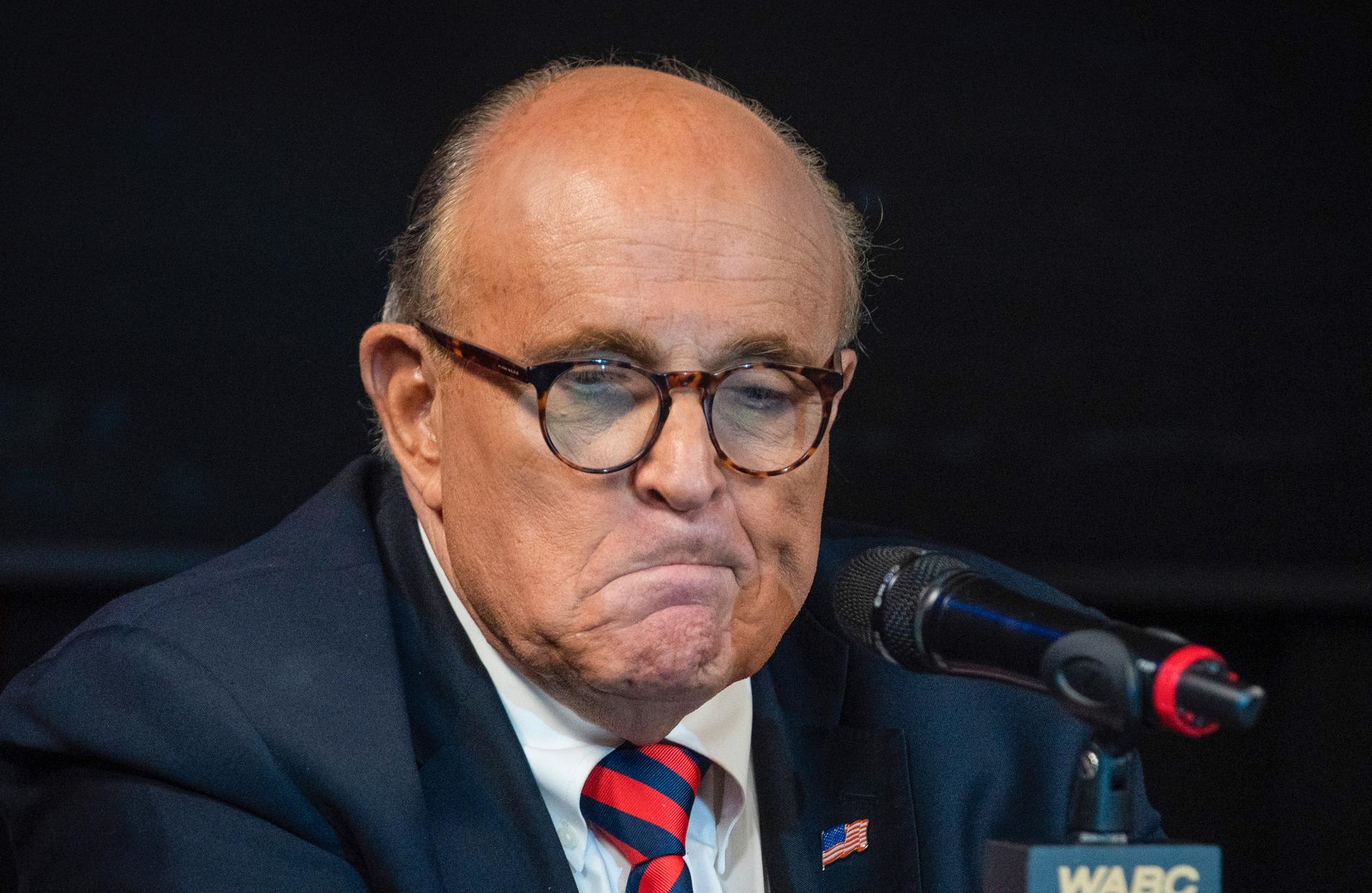 USA:s tidigare president Donald Trumps personliga advokat Rudy Giuliani (bilden) har kallats att vittna av det utskott i kongressen som utreder stormningen av Kapitolium förra året. Arkivbild.