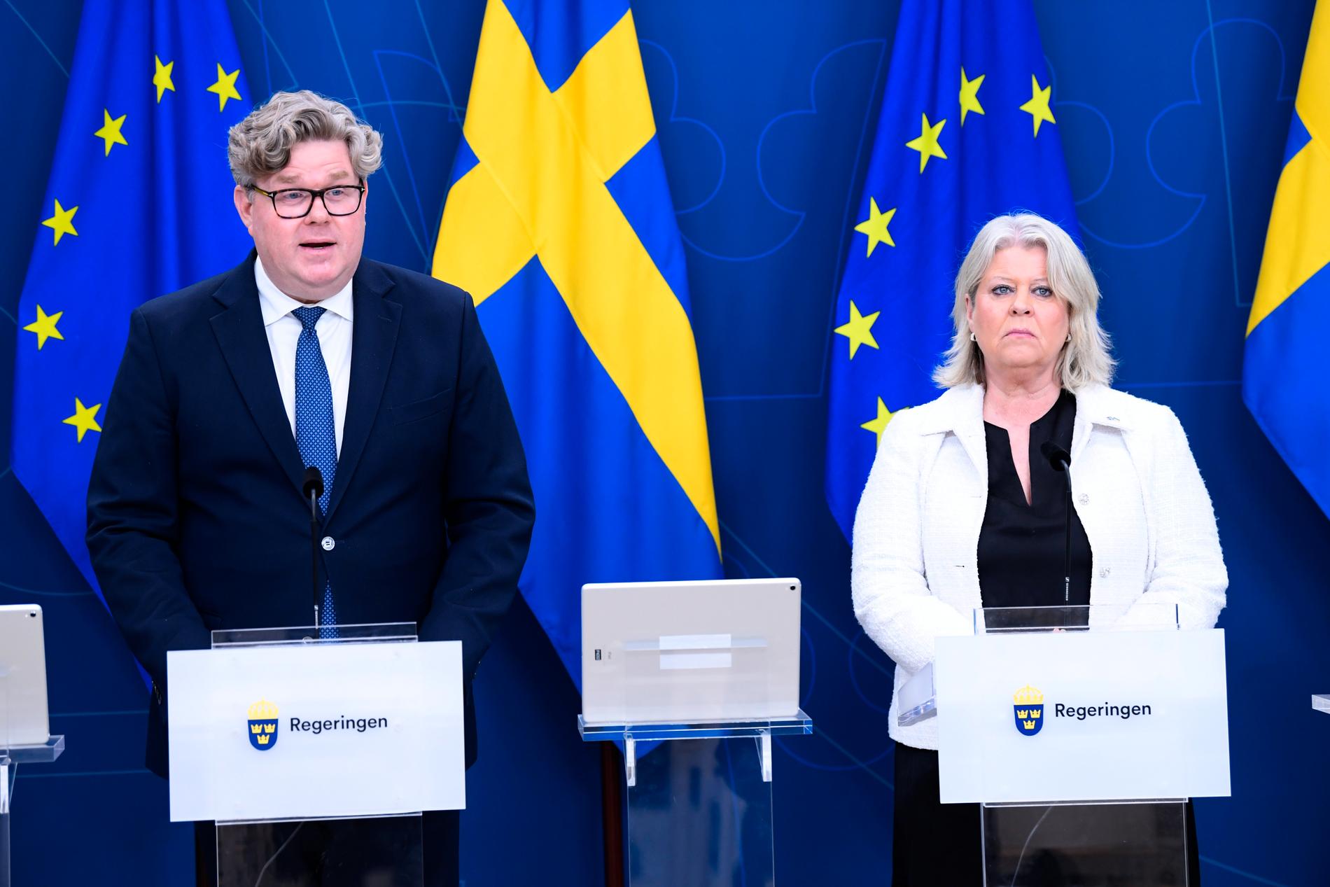 Justitieminister Gunnar Strömmer (M) och socialtjänstminister Camilla Waltersson Grönvall (M) under en pressträff om en ny nationell brottsförebyggande strategi.