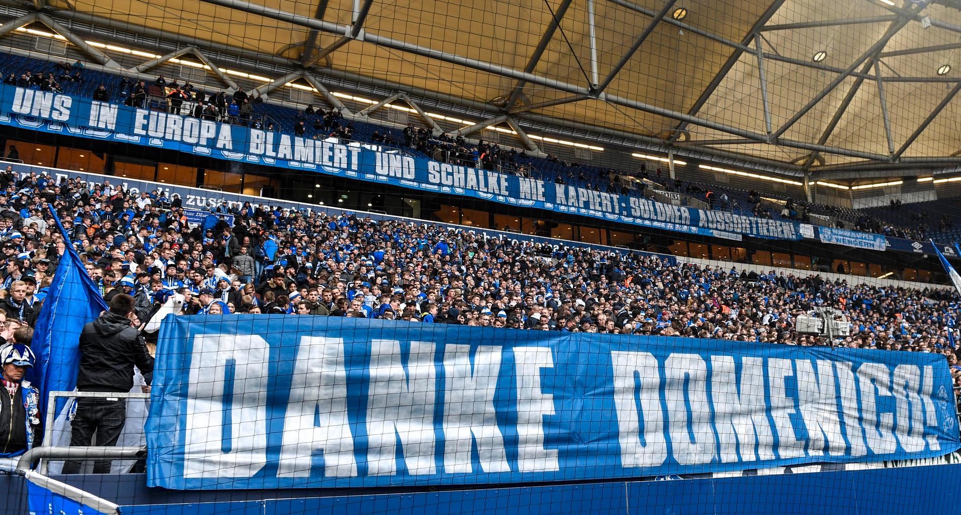 Schalkefansen under en Bundesligamatch i våras. Arkivbild.