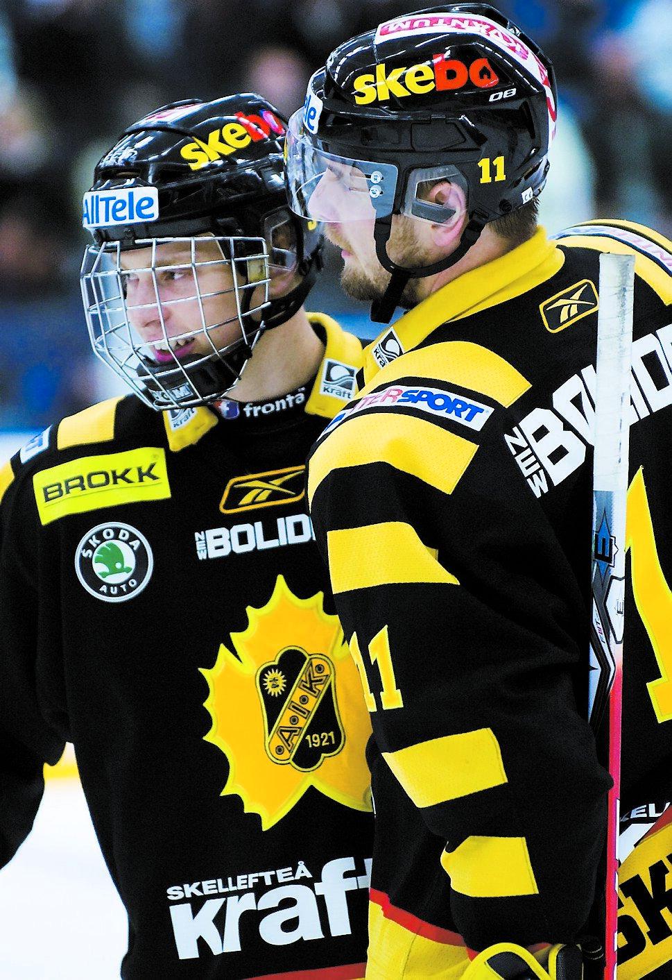 Blott 16-årige Adam Larsson gjorde två snabba mål för Skellefteå.
