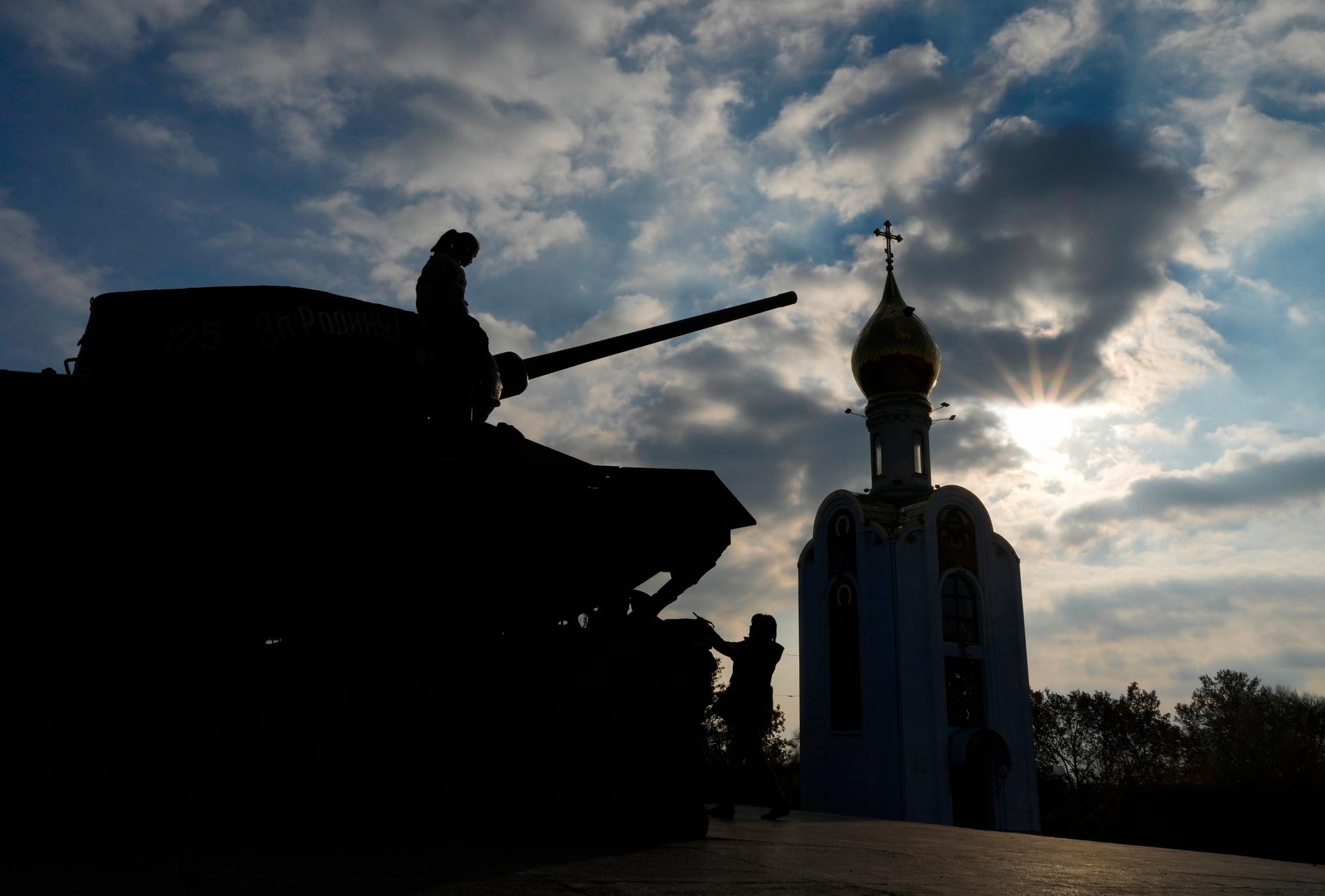En pansarvagn från Sovjettiden står som monument i Tiraspol i Transnistrien. 