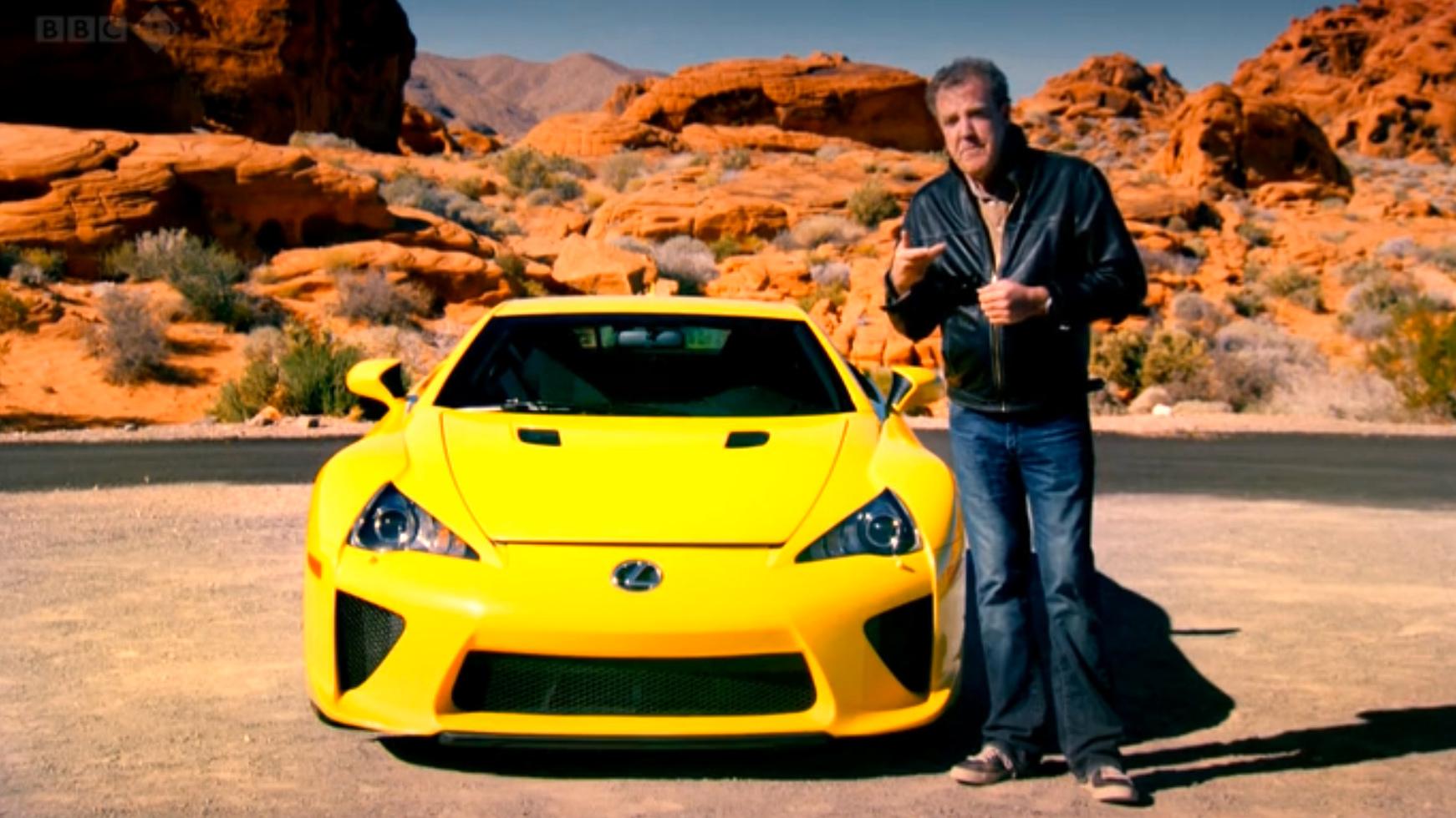 Jeremy Clarkson och den Lexus LFA han kör i senaste avsnittet av Top Gear. Foto: BBC