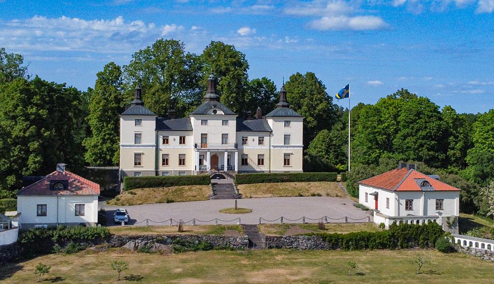 Marknadsvärdet för Stenhammar slott ligger på runt 360 miljoner kronor enligt tidningen Fastighetsnytt om det skulle läggas ut till försäljning idag.