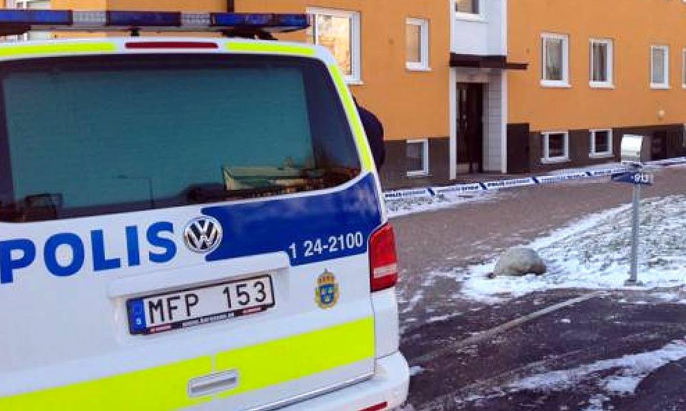 Vid lunchtid hittades ytterligare en kropp i Köping. Dödsfallet sätts i samband med händelserna i Arboga på måndagsmorgonen.